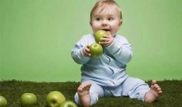 网红吃瓜婴儿图片,网友直呼可爱爆表！