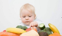 网红吃瓜婴儿图片,网友直呼可爱爆表！